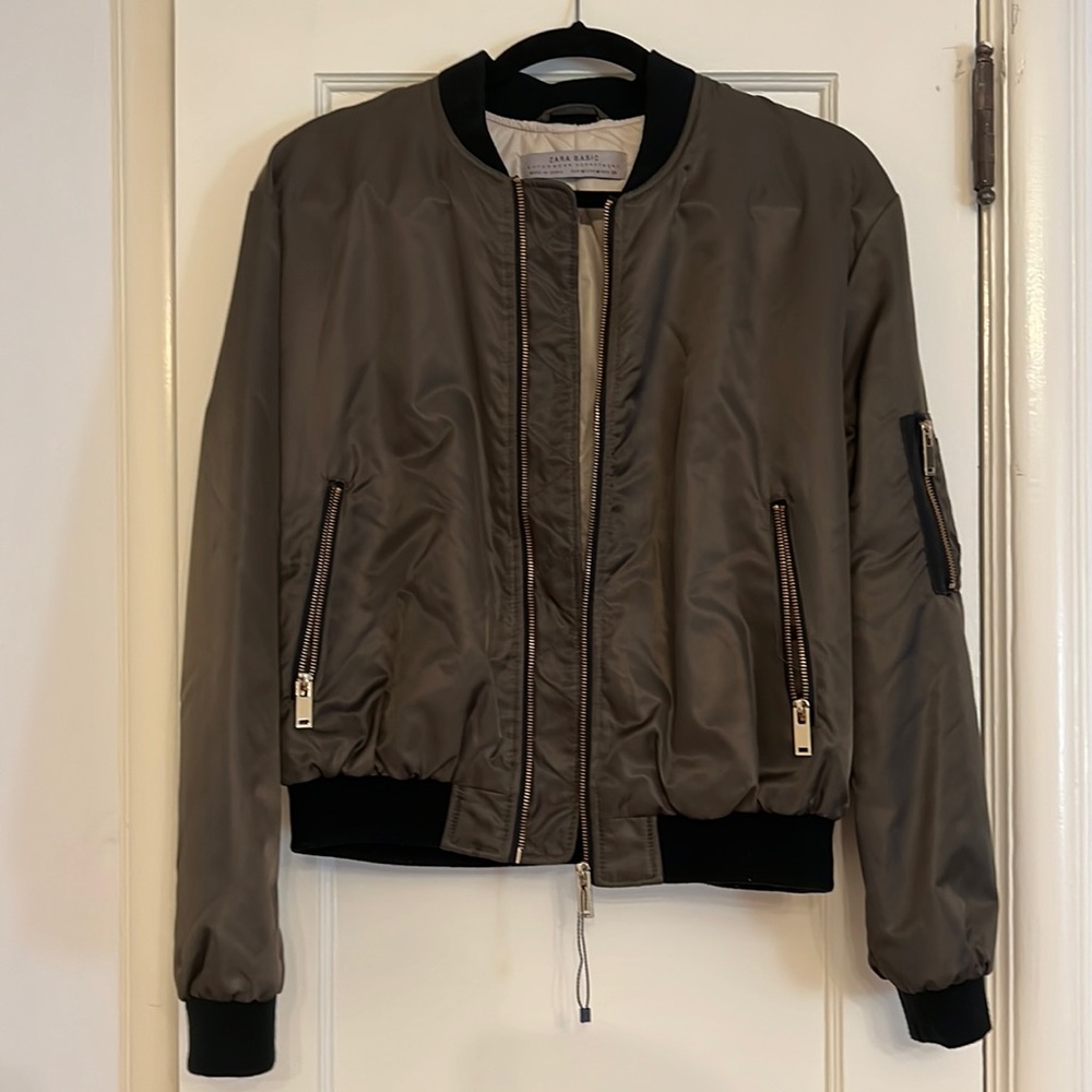 Zara Bomber Jacket. Size Medium. Excellent condition - like new.